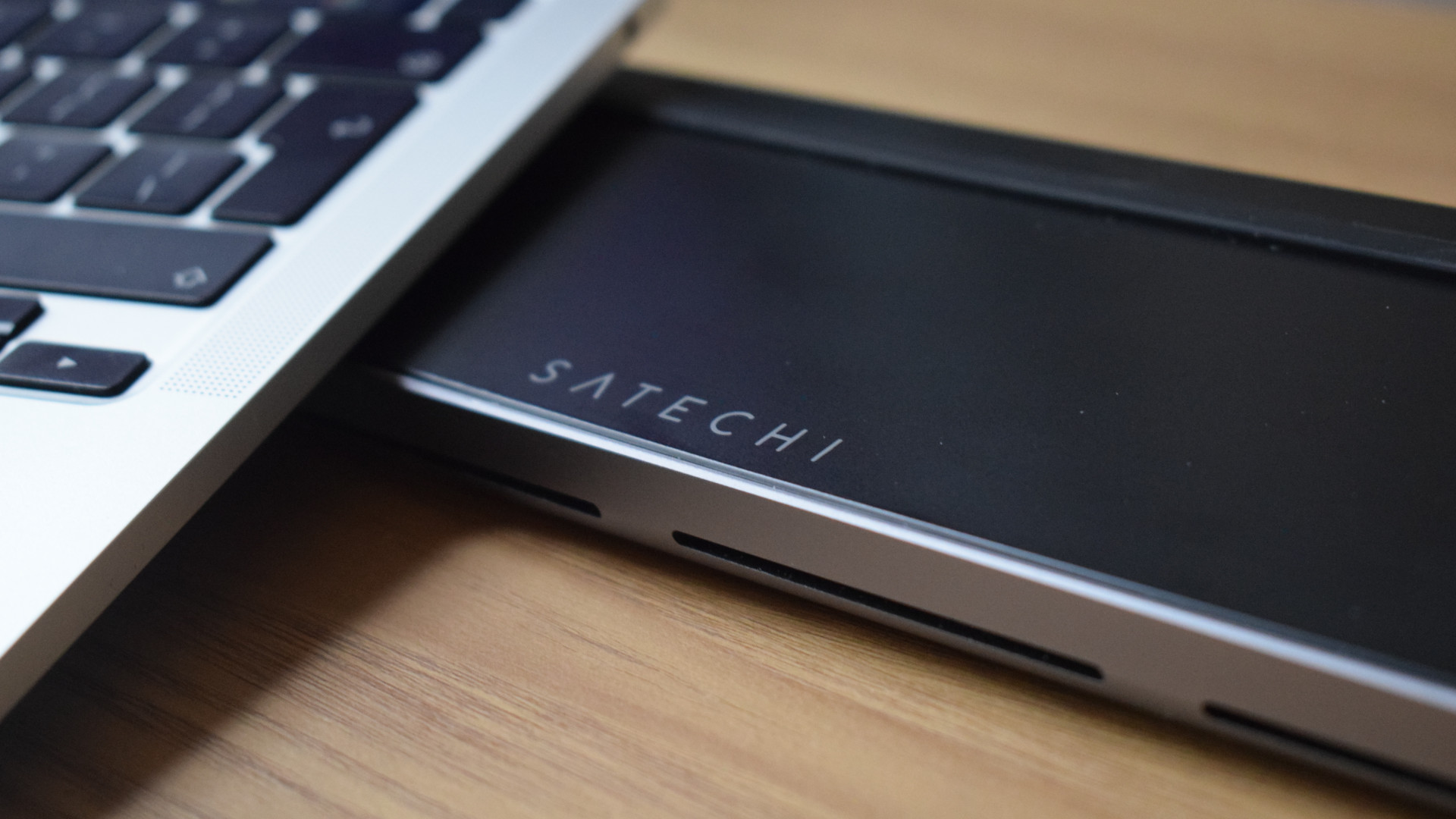 Photo of the Satechi Dual Dock Stand showing the Satechi branding and vents.