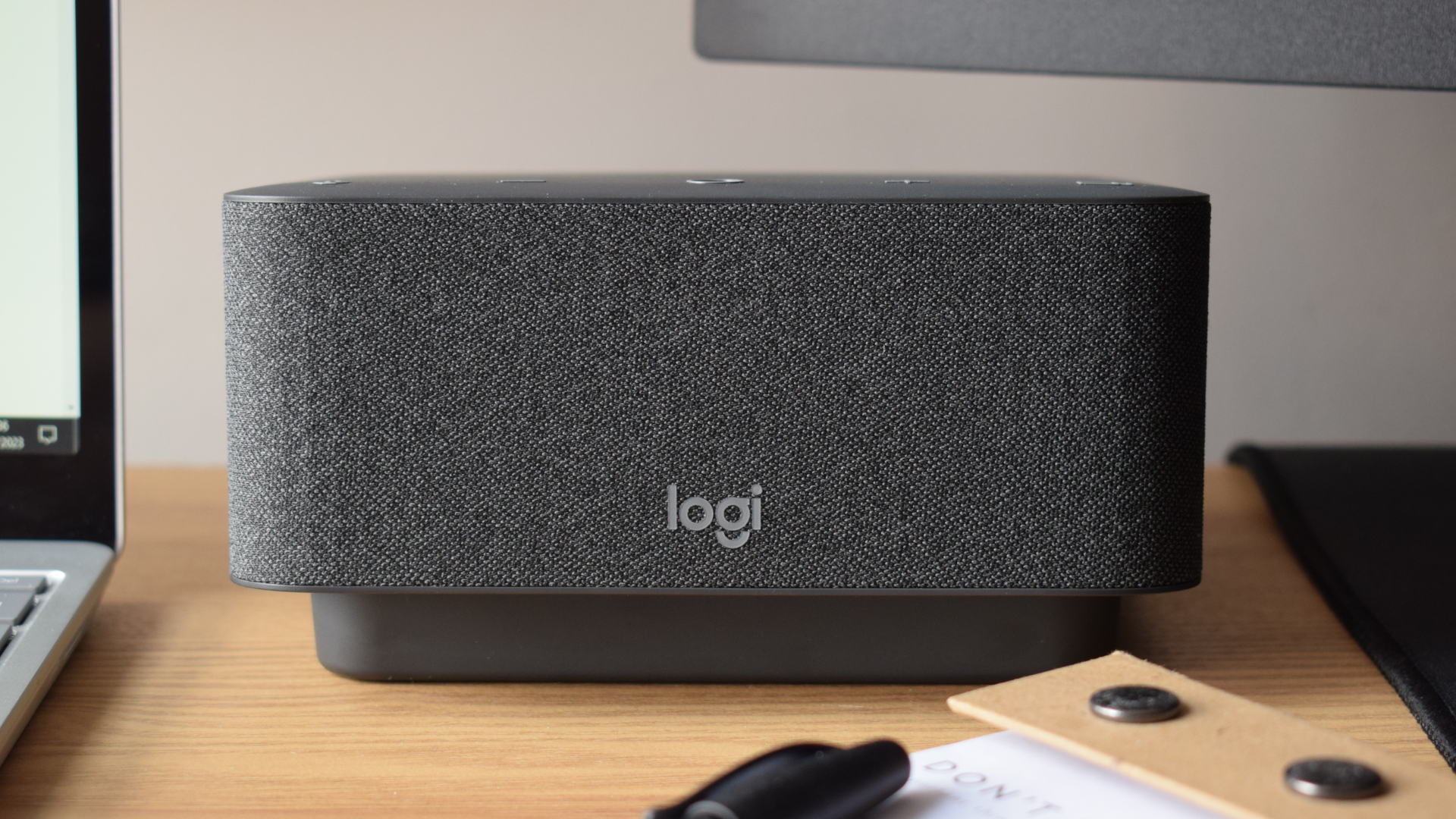 Photo of the Logitech Logi Dock docking station from the front.